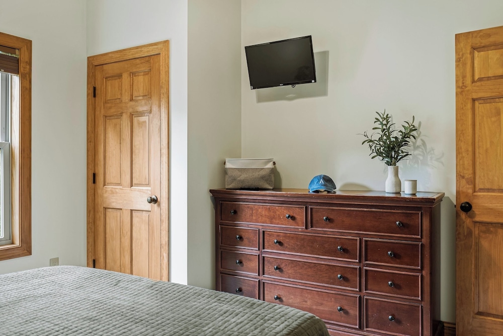Otter Banks by Avantstay Sleeps 18 + Hot Tub, Views, Game Room view 4