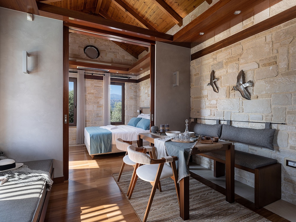 Villa Peacock with Spa Facilities view 2