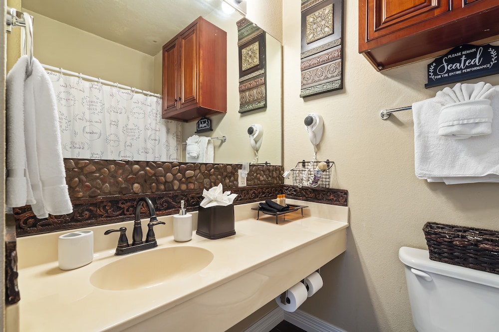 Fore Seasons Golf Condo - 5 Min to Silver Dollar!