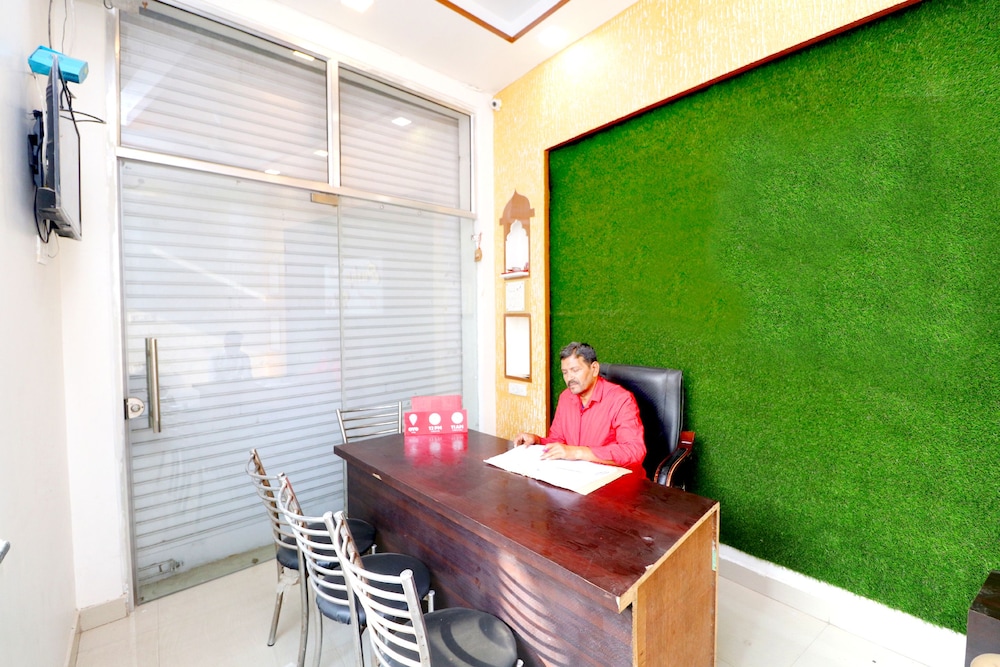 OYO 43293 Hotel Pushp Vatika view 3