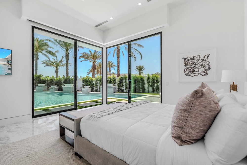 Sleeps 54 3 Luxury Villas w/ Pool + Spa, Pickleball Bravo by Avantstay