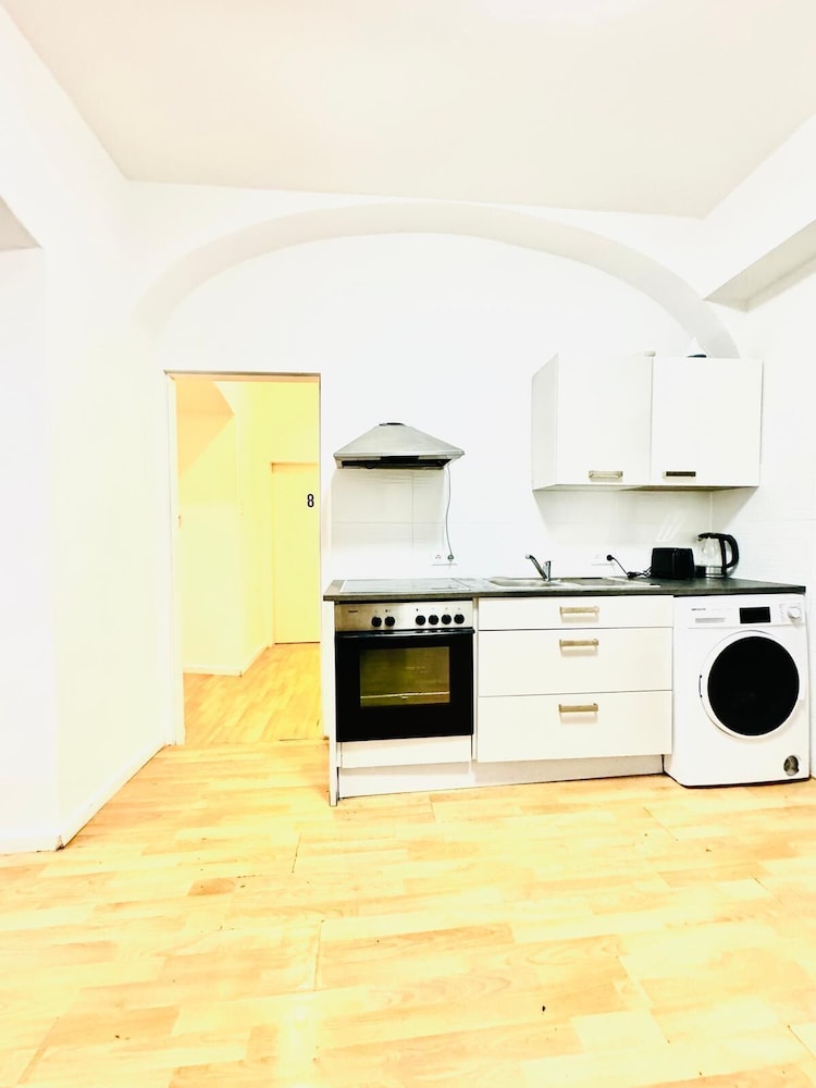10BR Apt for Groups 8Min to Rathausplatz