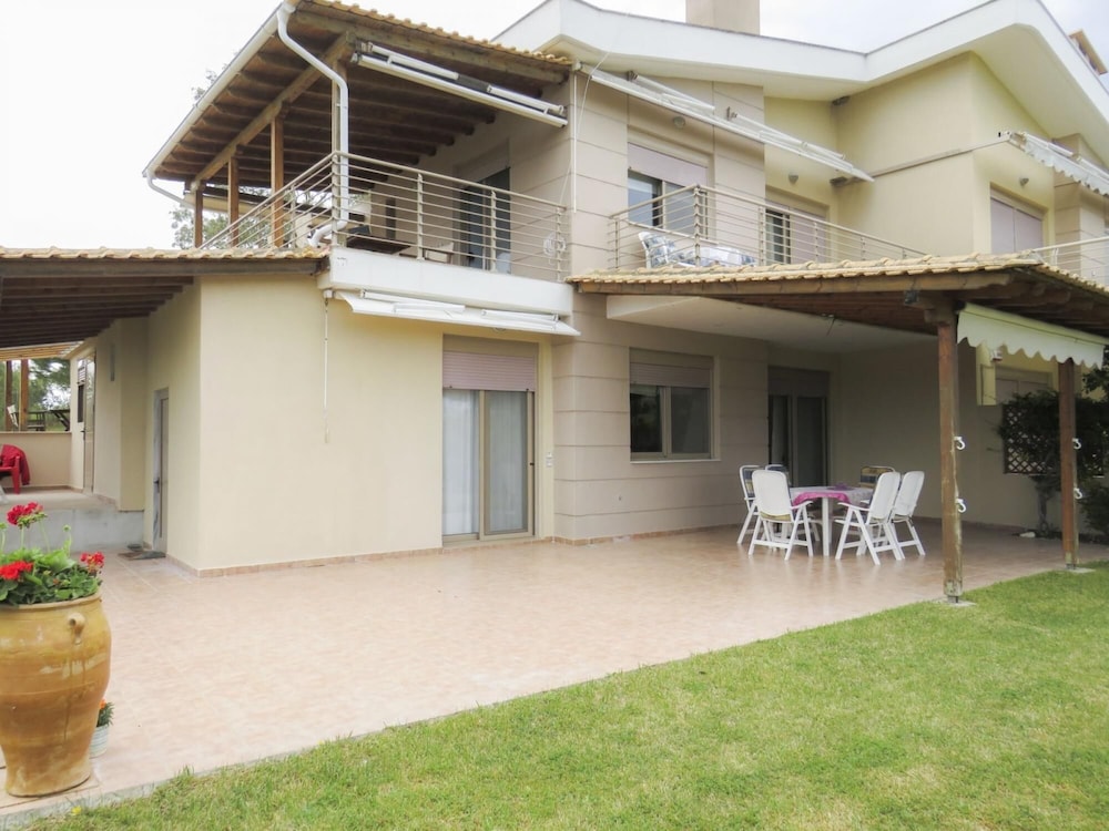Villa Athina by Travelpro Services photo 1