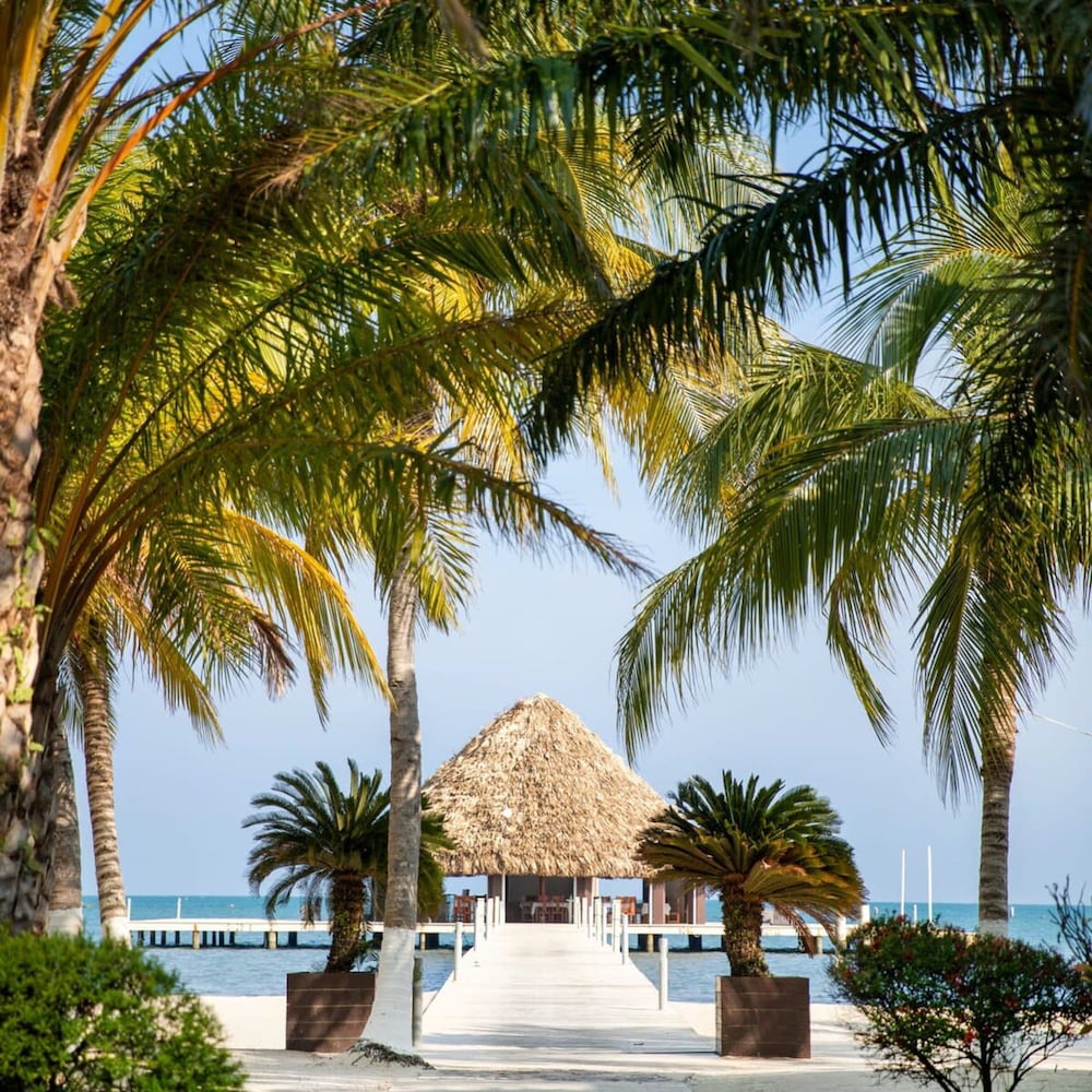Rum Punch- Beachfront Bungalow Pool Kayaks Pier