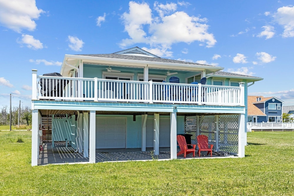 Sunrise Sound Cottage 3 Bedroom Home by RedAwning view 5