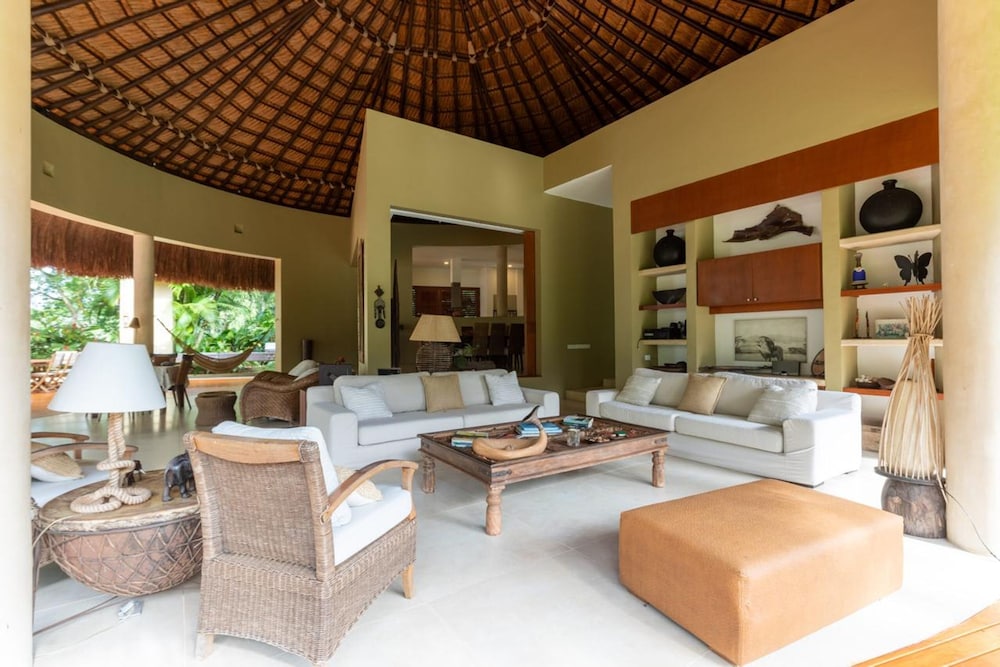 w Charming 5BR Villa at Mesa de Yeguas