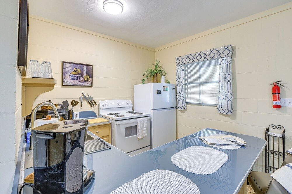 Lanai & Fire Pit: Riverfront Studio in Chiefland!