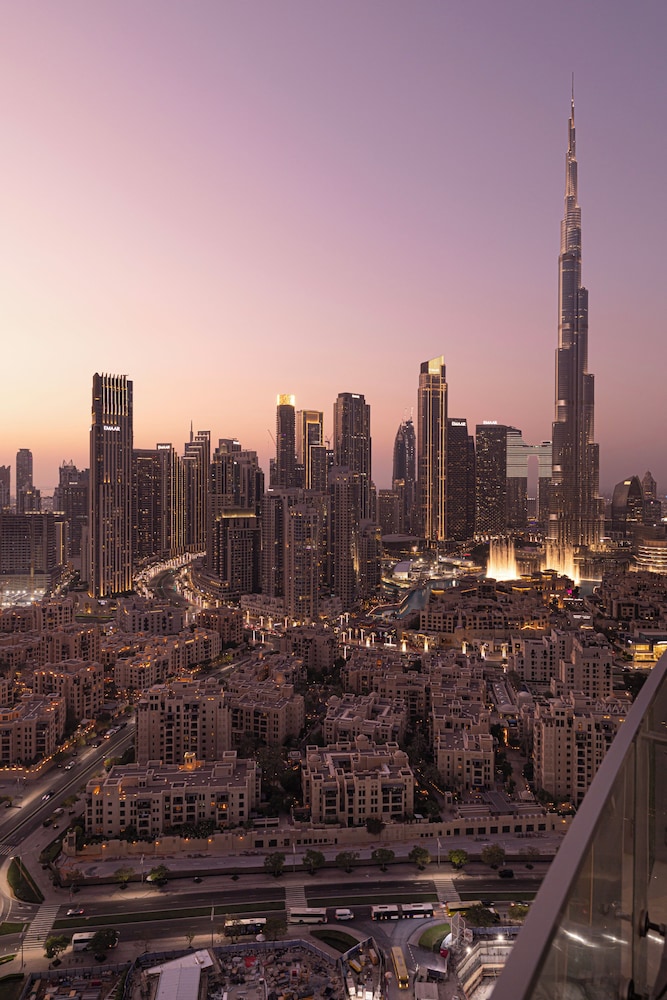 DAMAC Suites by Hostiva – Burj & Fountain