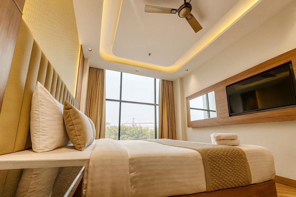 Hotel Grand Shalimar by JMD Group