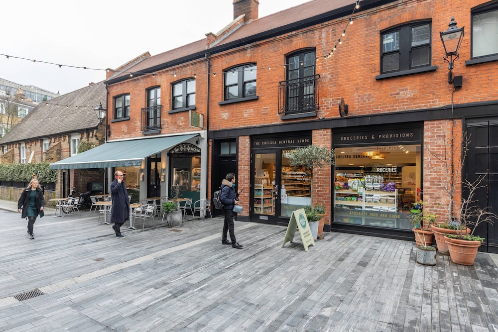 Sloane Avenue IV by Onefinestay