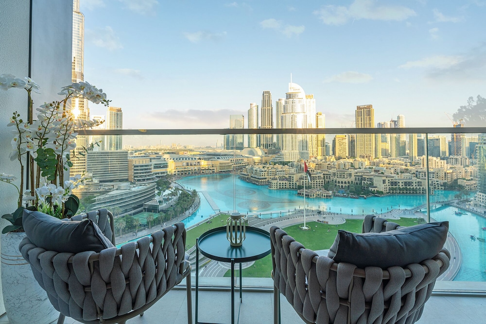 Skyline Majesty - Luxury Living with Full Burj Khalifa & Fountain Views