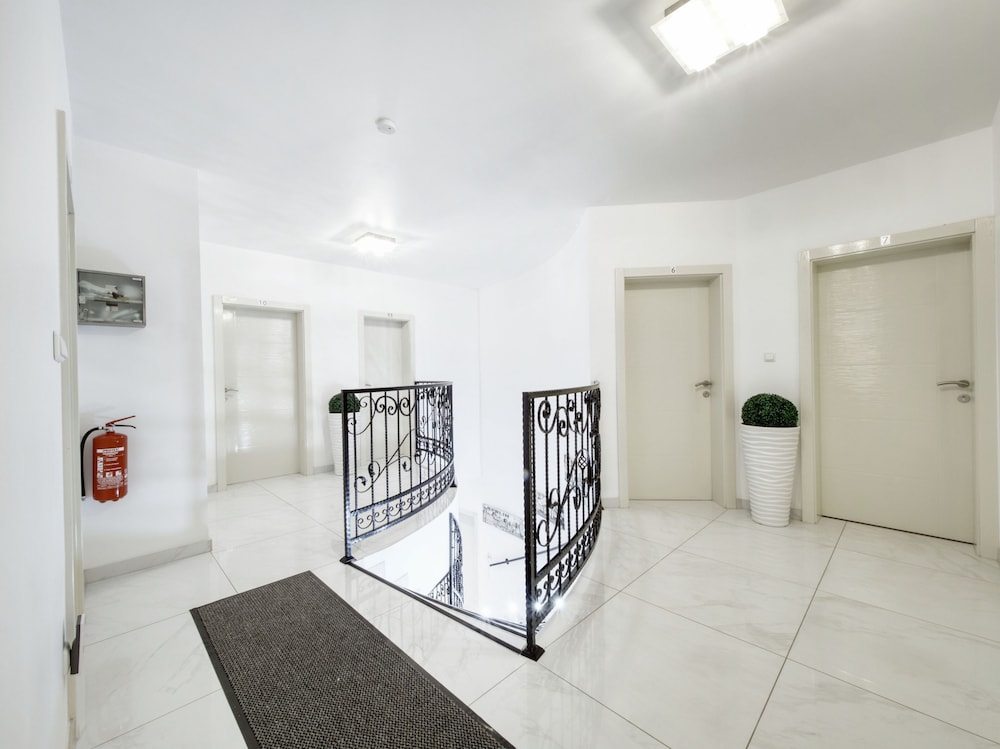 Amanda Hostel
