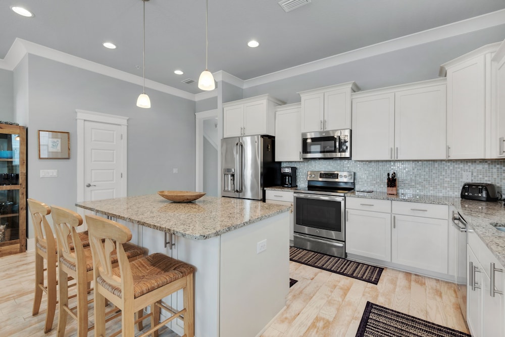 Camp David 4 Bedroom Cottage by RedAwning