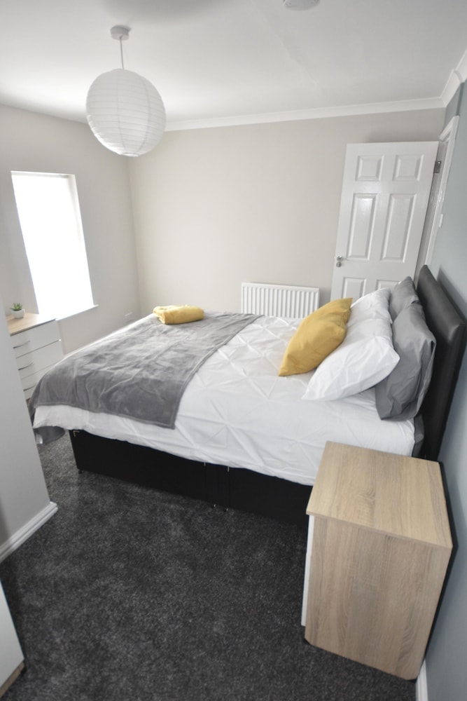 Townhouse @ 32 Penkhull New Road Stoke view 5