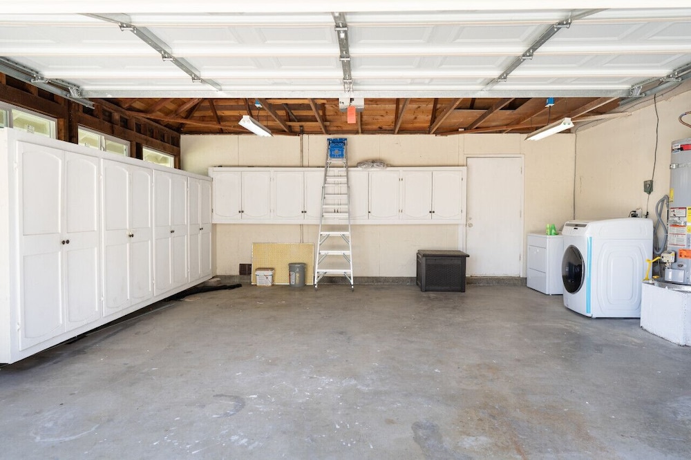 Spacious 4-bedroom Home With Large Yard AND Garage Near Knott S Berry Farm p67