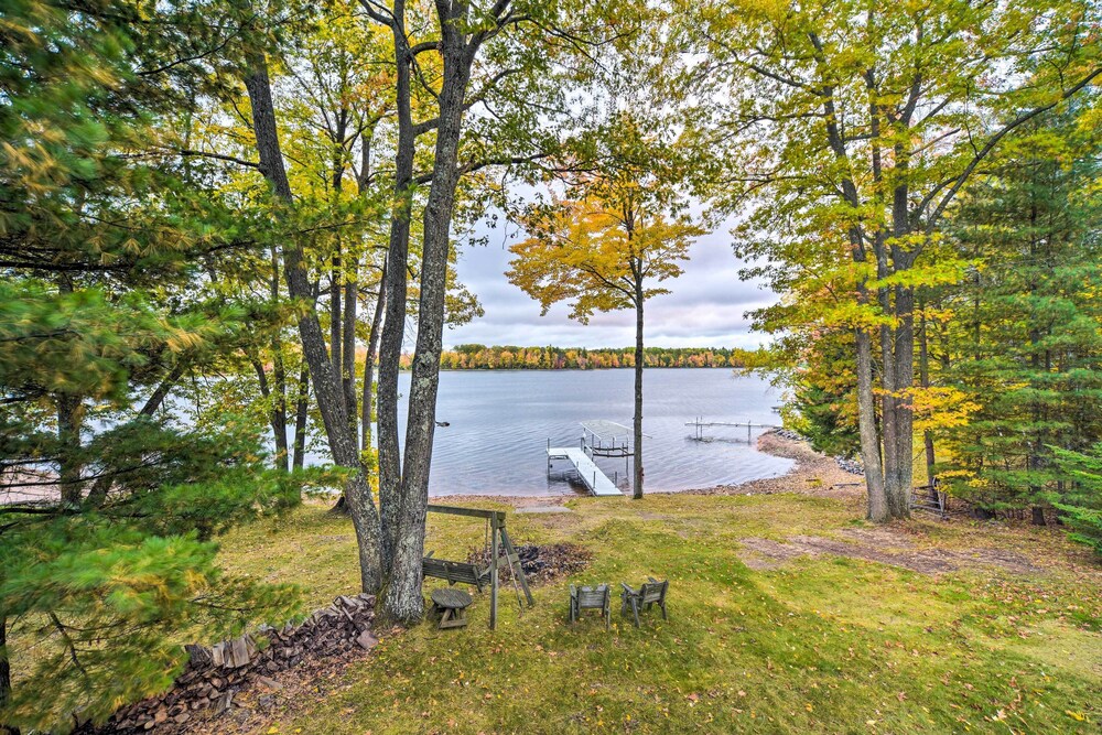 Cozy Hayward Cottage w/ Dock & Lakefront View