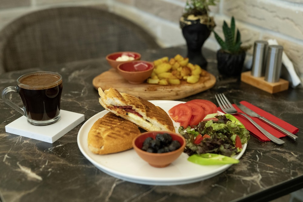 Rubby Hotel Kadıköy - Image 13