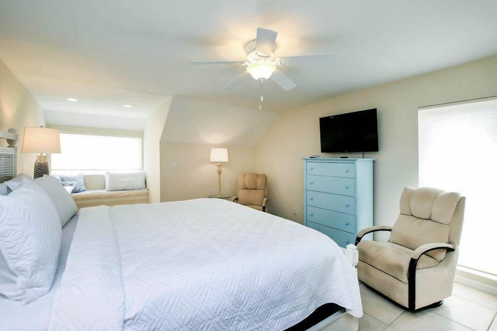 South Seas Bayside Villa 5344 view 4