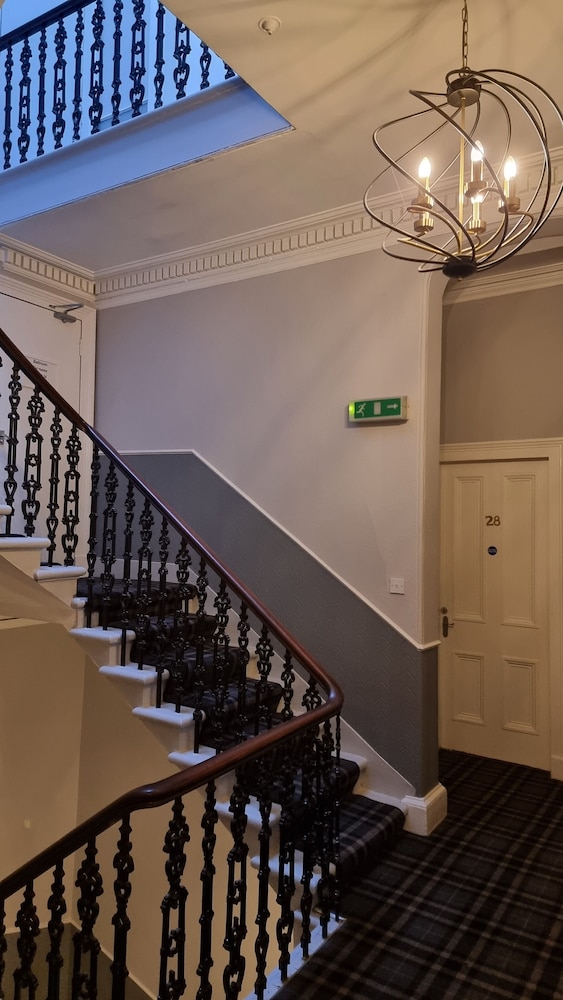 The Hampton Court Guesthouse