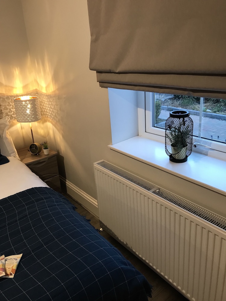 Flat 1 Helena House, 1-bed, Sleeps 2, Garden view 4