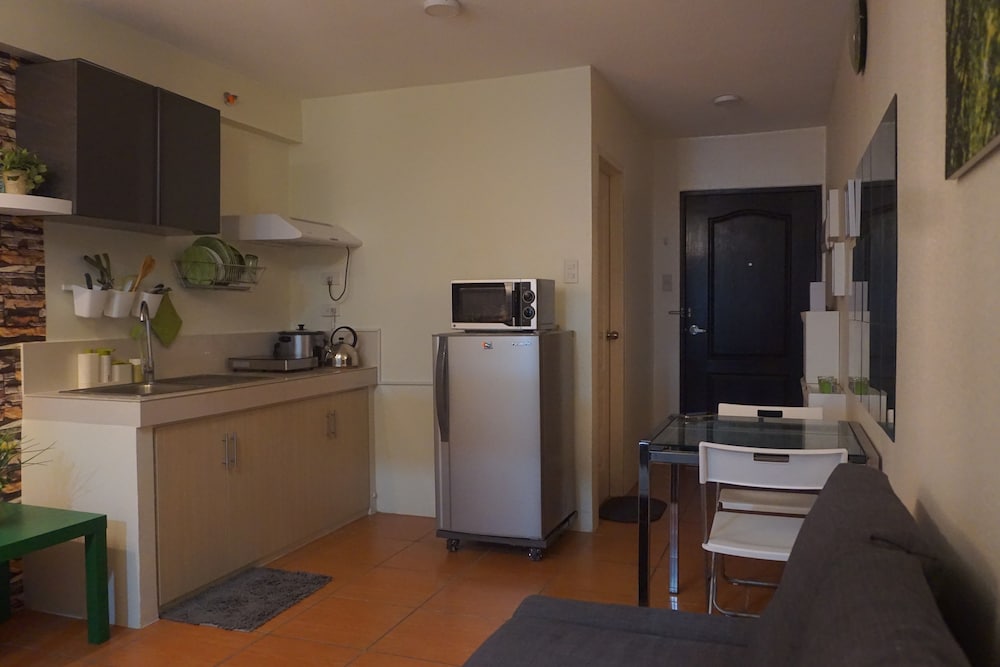 1 Bedroom Deluxe Condo at Apartelle D' Oasis