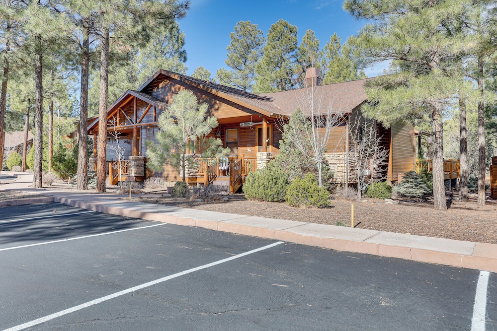 Rustic Retreat w/ Spacious Deck in Show Low!