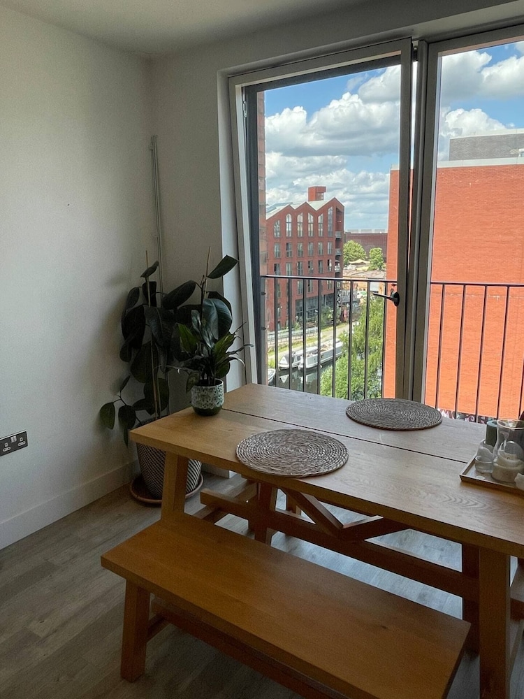 Beautiful & Bright 2BD Flat - Hackney Wick