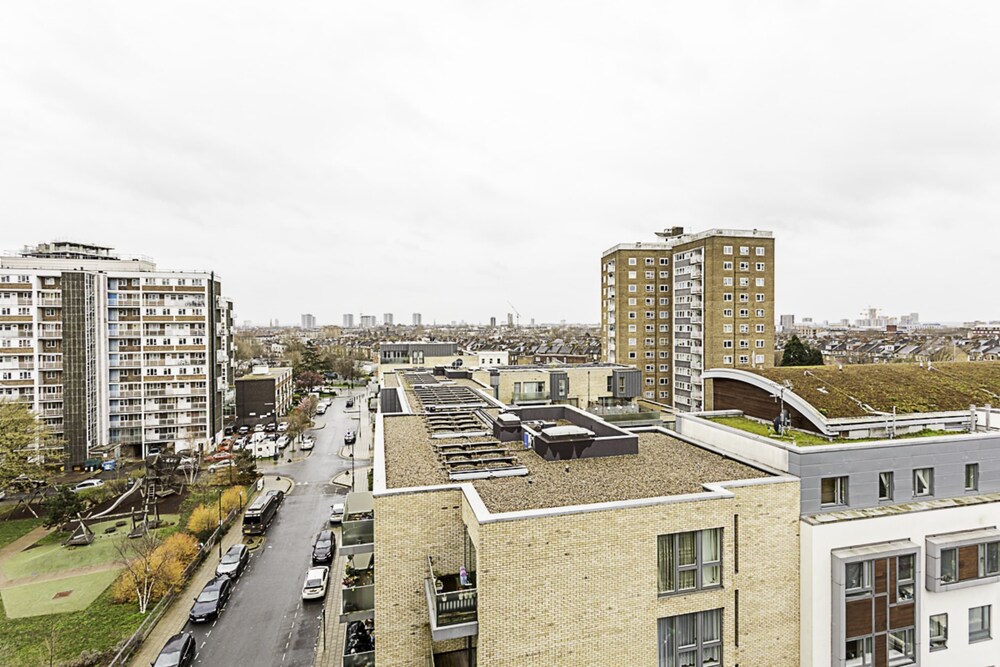 Trendy Queen's Park Apartment With Views Across London
