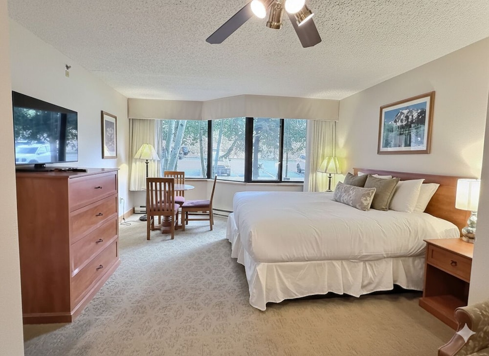 The Grand Lodge by Traverse Hospitality (No Resort Fees)