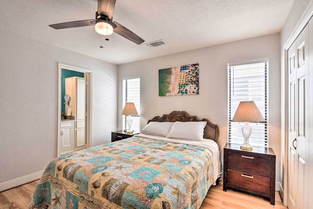 Walk to Ocean: Coastal Home in Crystal Beach! view 4