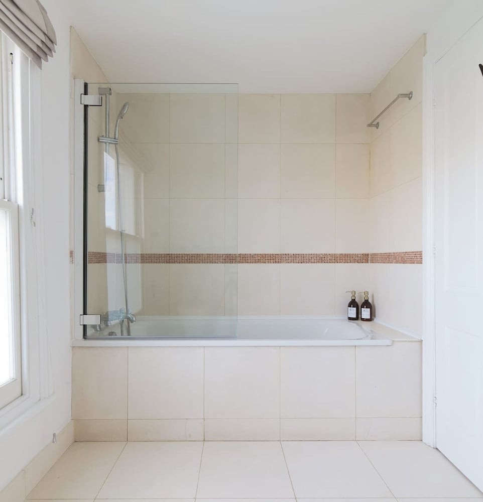 Luxury 5-bedroom Town House in Brook Green Central London