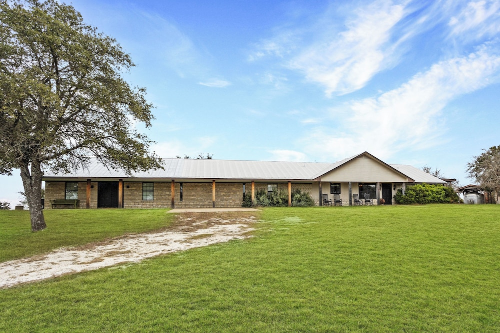 5BR Luxury Home w/ Pool & Wrap-around Porch