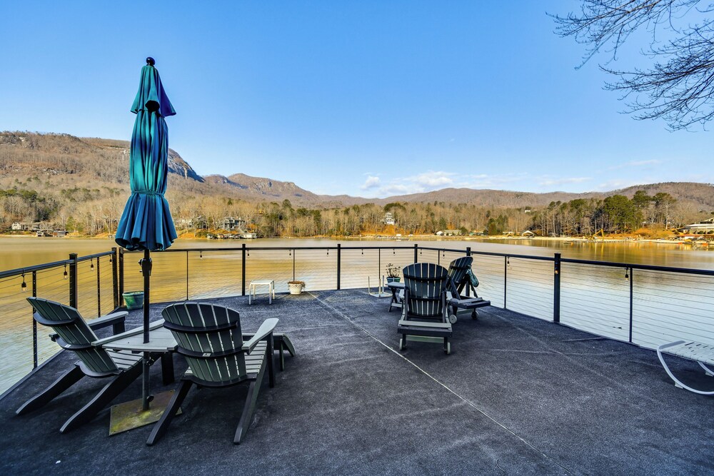 Hot Tub & Lakefront Deck: Cabin in Blue Ridge Mtns