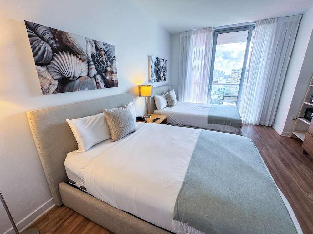 Modern Beachwalk Apt 805