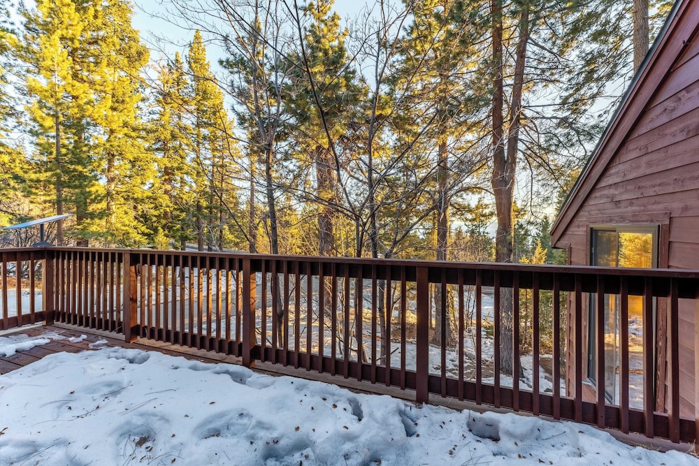 Views + Mins to Skiing, Lake, & Incline Village Incline Serenity by Avantstay