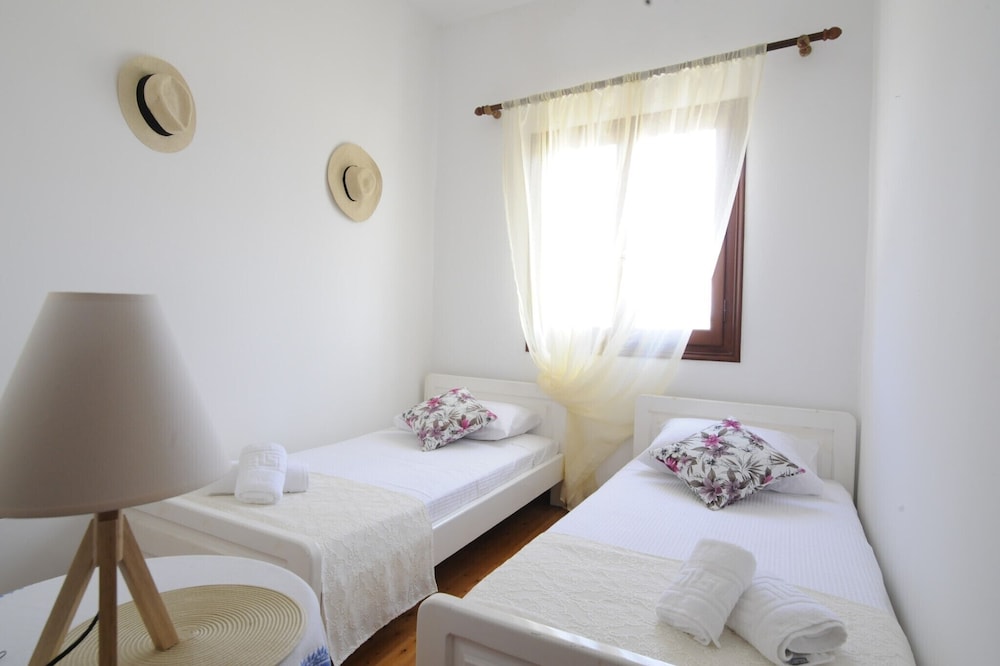 Traditional Greek Maisonette in Antiperni Village