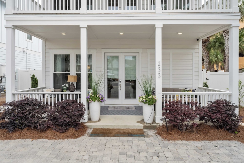 Pool, Patio & Outdoor Dining + Walk to Shore, Pier Park Sanctuary on Sands