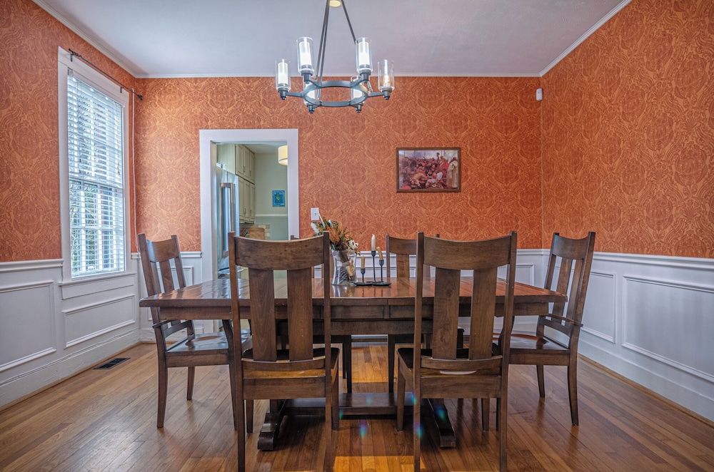 Spacious 3BR Midtown Home - Grad Family
