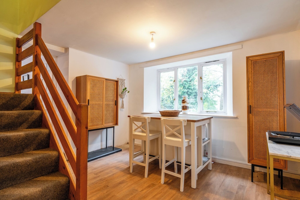 Stunning 8-Bedroom Home in Painswick