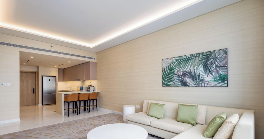 LUX Iconic Views at Palm Tower Suite 6