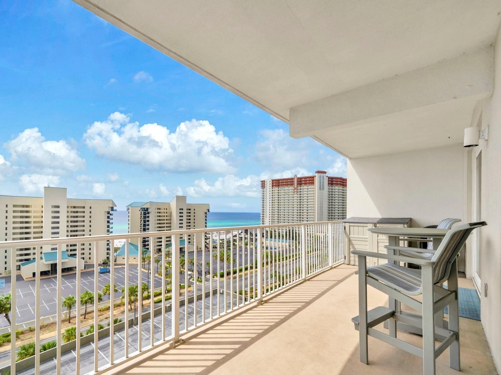 Laketown Wharf 906