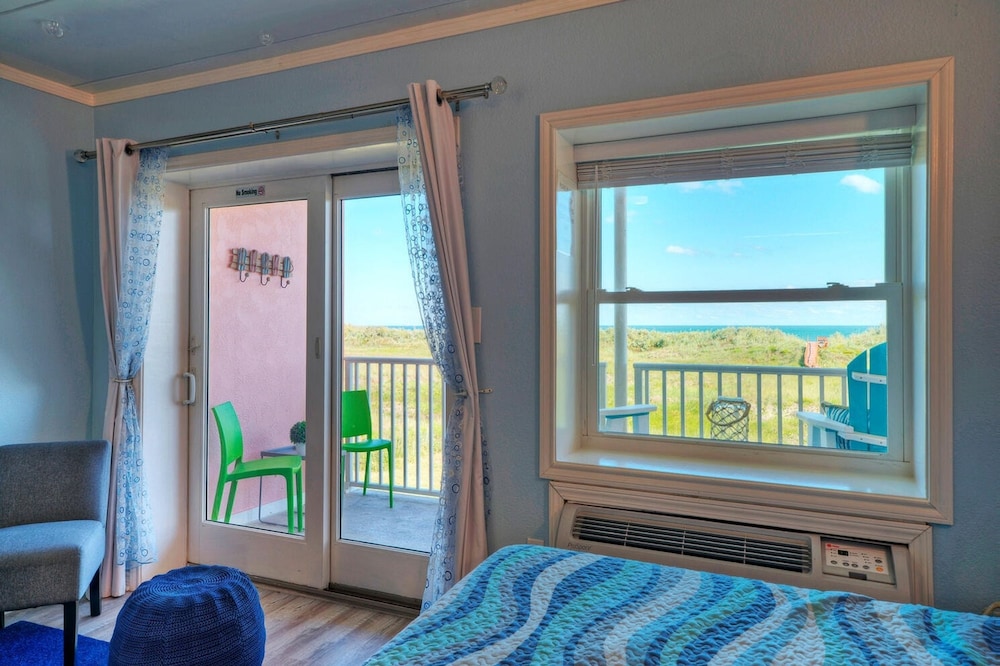 Bubbly Blew by Avantstay Beachfront Condo View