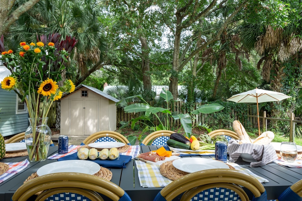 Jessamine by Avantstay Picture Perfect Home w Stunning Backyard