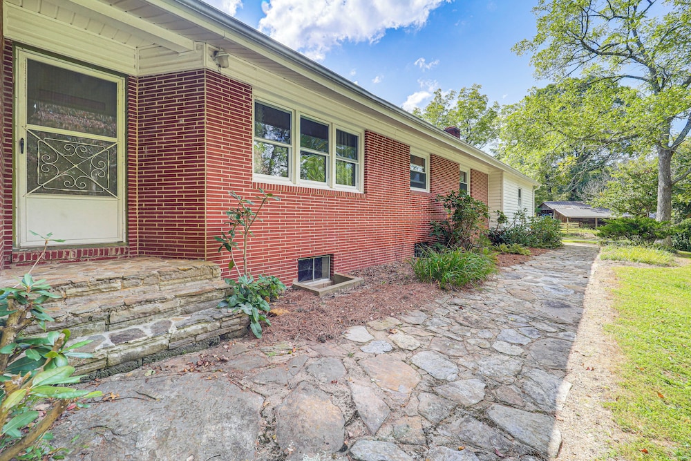 Hike & Leaf Peep! Peaceful Home in Laurel Springs