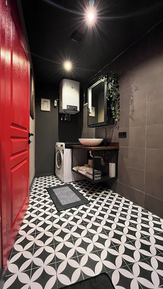 Thalia Suites Hotel