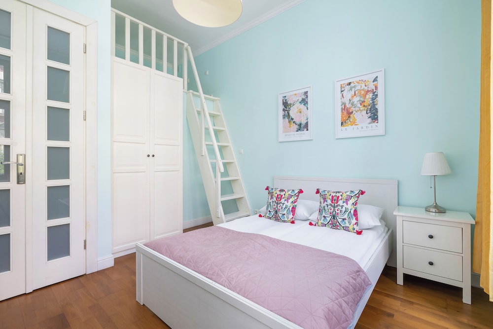 Cozy Apartment in the Center by Renters