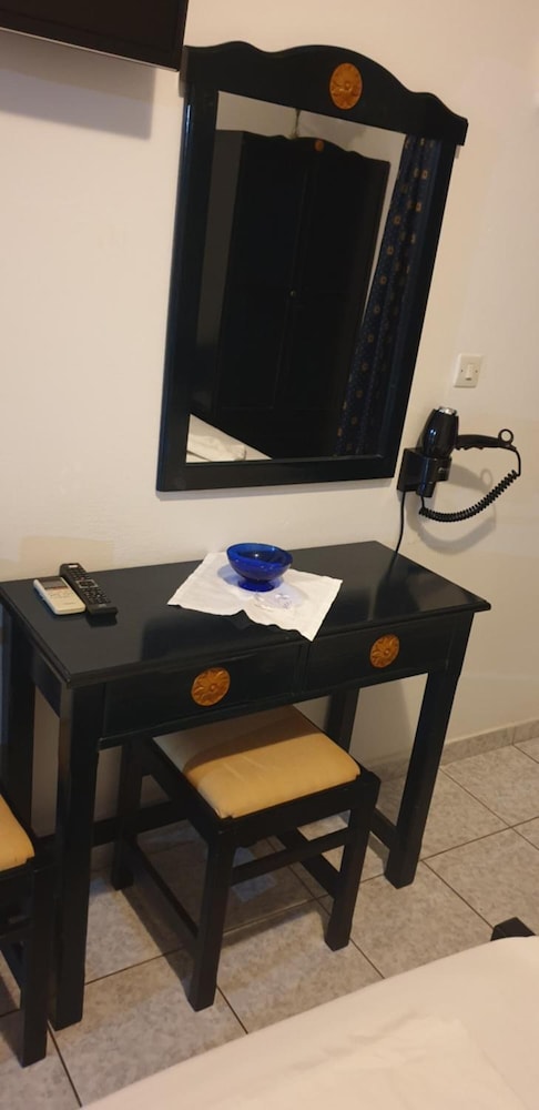 Anna Zisimos Rooms