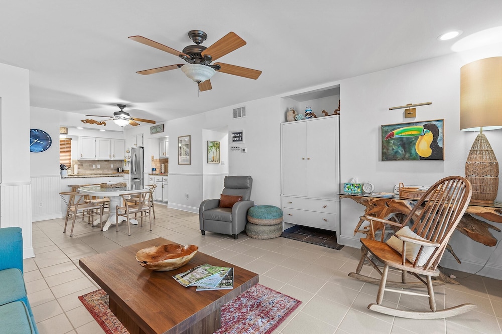 Colony Beach Club 223