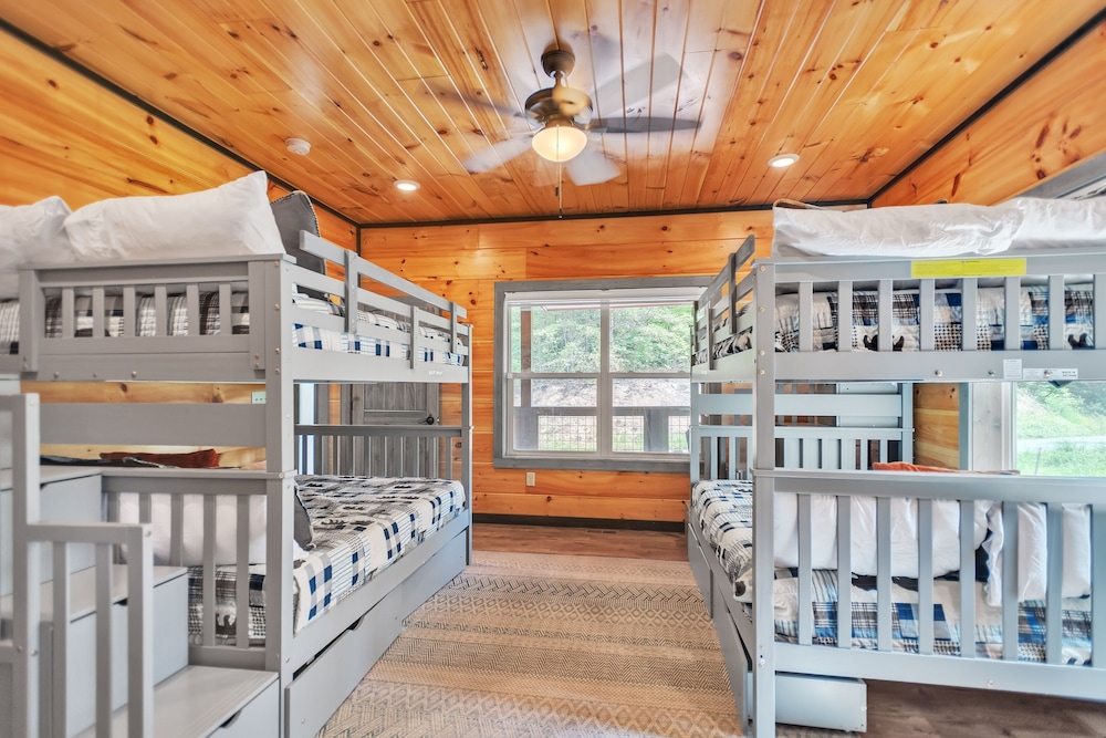 Black Bear Cabin Indoor Pool & Hot Tub Games 3 Bedroom Home by RedAwning view 5