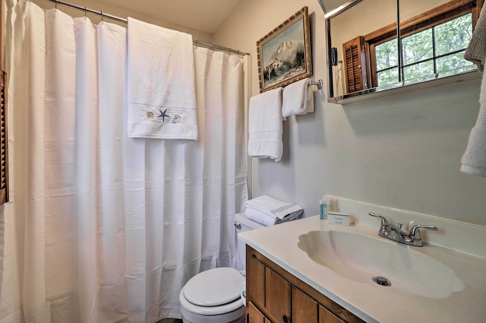 Milledgeville Vacations - Lakefront Milledgeville Cabin: Private Dock, Porch - Property Image 10